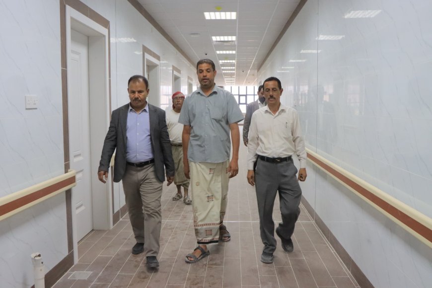 الوكيل العامري يطلع على الاعمال النهائية لمستشفى المدينة الخيري بسيئون