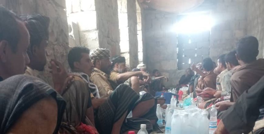 بتكليف من العميد حيدرة السيد.. قائد كتيبة الطوارئ حزام أمني أبين يقدم واجب العزاء لأسرة الشهيد البطل أحمد مثنى البسيسي
