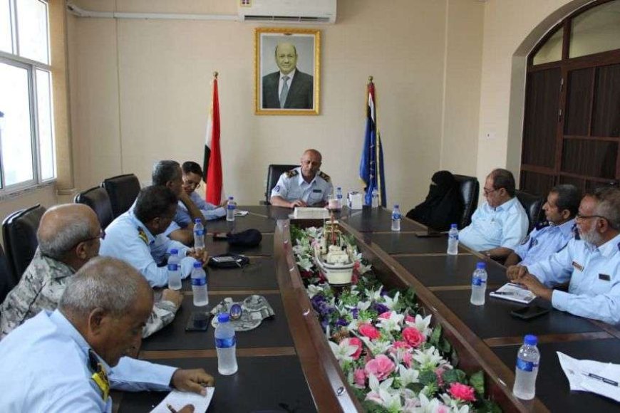 خفر السواحل بعدن يناقش رفع الجاهزية لتأمين الملاحة ومكافحة التهريب