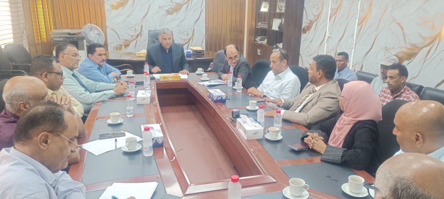 نائب محافظ عدن يترأس اجتماعا لمناقشة الاستعدادات لتدشين العمل بمشروع  الصرف الصحي  جولة القعيطي - العريش 