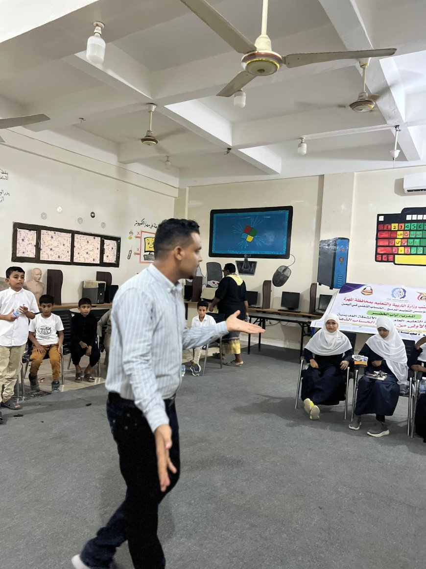 مدير إدارة التعليم العام بالمهرة يزور قاعة تدريب التعليم المبرمج في الحساب الذهني