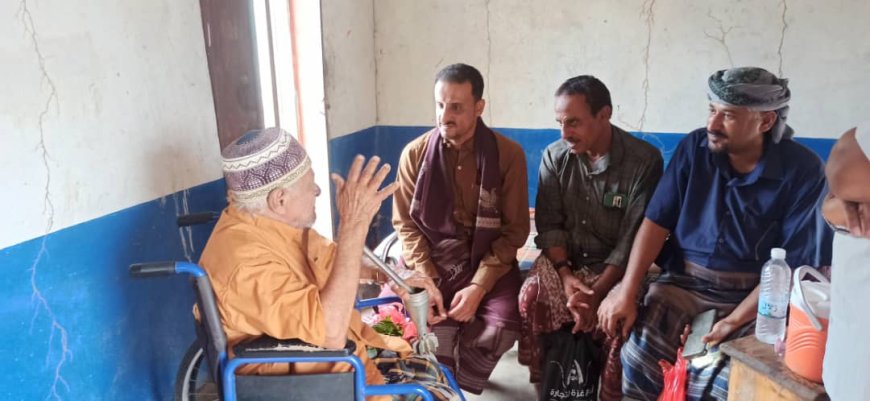 رئيس انتقالي المسيمير يزور أحد مناضلي وثوار ثورة 14 أكتوبر المجيدة بمديرية المسيمير
