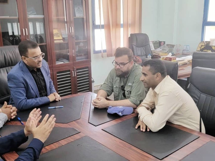 الأمين العام لمحلي حضرموت يبحث مع مدير برنامج الغذاء العالمي دعم تدخلات البرنامج لتطوير مركز الإنذار المبكر بالمحافظة