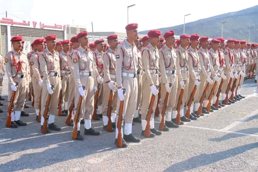 وزير الدفاع يقوم بزيارة تفقدية إلى الكلية الحربية