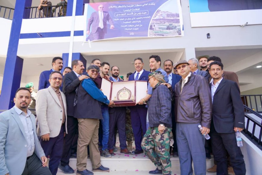 أسرة آل الشوبجي تكرم الشيخ محسن ناصر القشم تقديرًا لعطائه الوطني