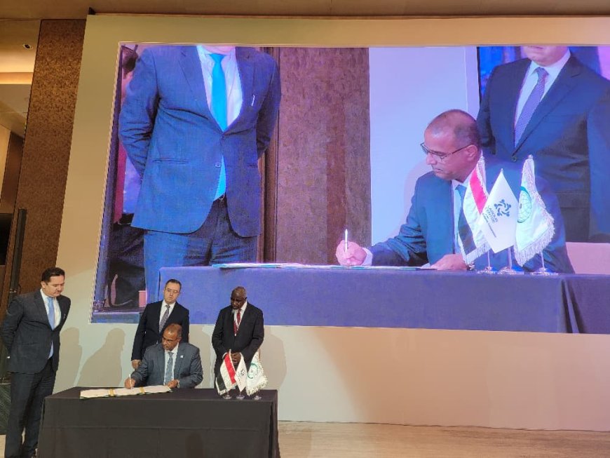 التوقيع على النظام الأساسي لمركز منظمة التعاون الإسلامي في الدوحة بقطر