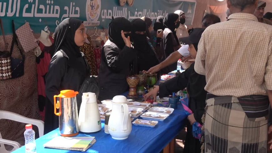 عدن تحتفل بثورة أكتوبر.. وبئر فضل تستعيد عبق التراث في بازار فني مميز