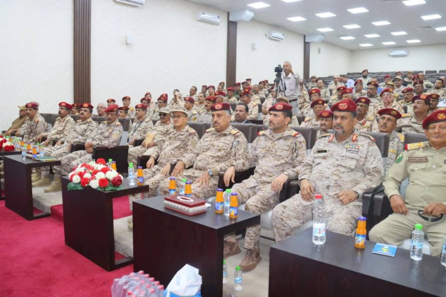 وزير الدفاع يشهد تدشين البطاقة العسكرية الإلكترونية للهيئات والدوائر والمنطقة العسكرية الرابعة