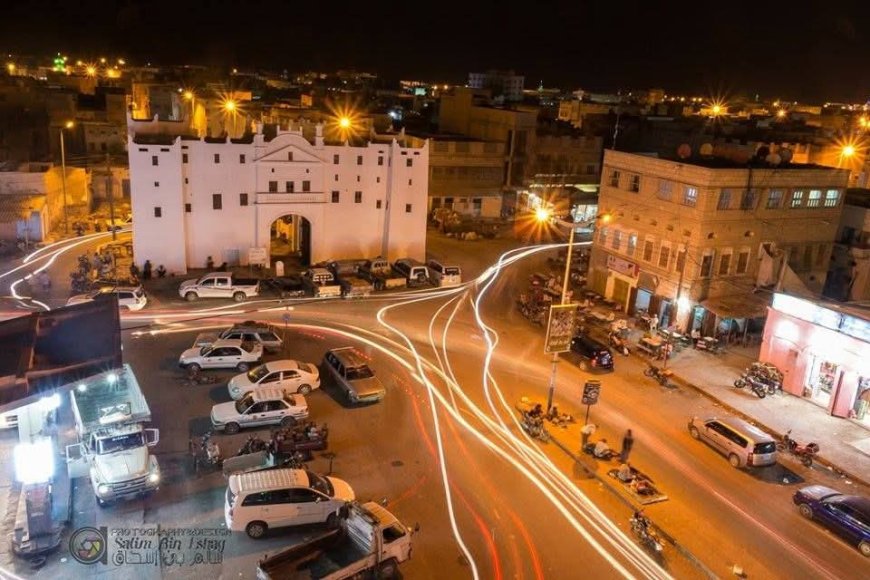 مكتب الأشغال بالشحر ينفذ نزولاً ميدانياً للتحقق من مصدر الروائح التي شهدتها المدينة