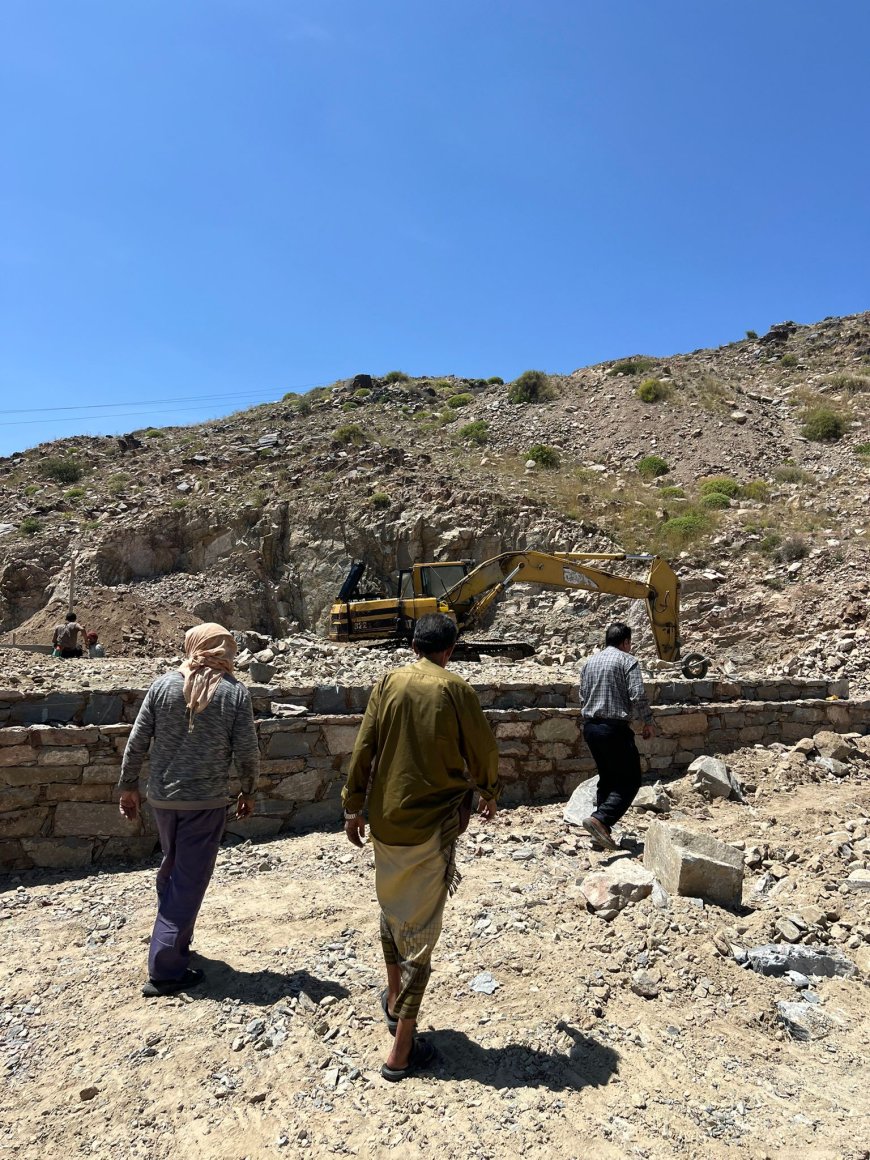 مدير عام صناعة لحج "الجعفري" يطلع على نسبة الإنجاز في محطة الغاز المركزية التابعة لتعاونية لبعوس