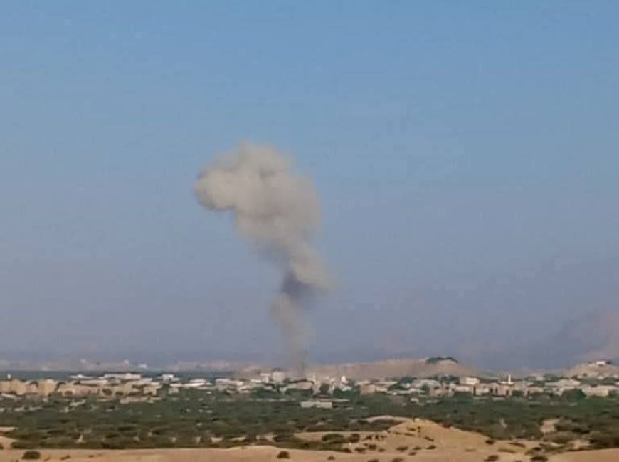 عاجل | هجوم إرهابي مزدوج بسيارتين مفخختين على المجمع الحكومي بالمحفد