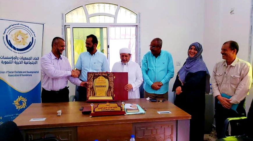 اتحاد المؤسسات والجمعيات في عدن يستقبل مستشار المحافظ ويكرم داعمًا مميزًا