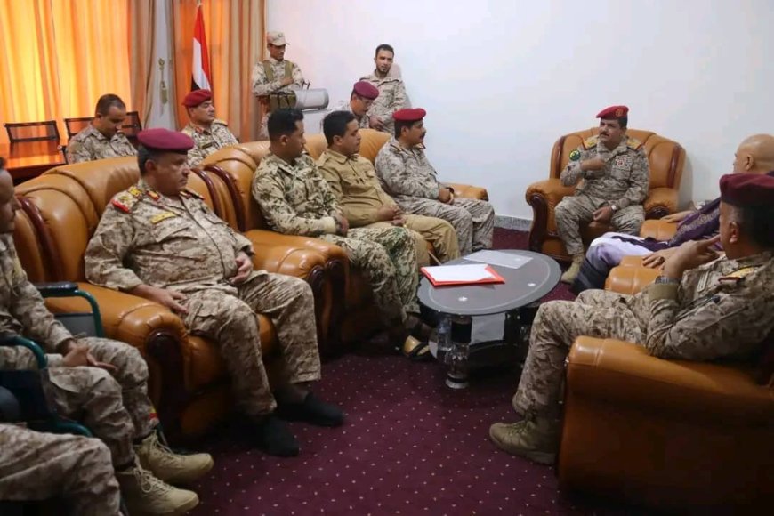 الفريق الركن الداعري يؤكد ان ملف الجرحى وإنهاء معاناتهم من أولويات قيادة وزارة الدفاع