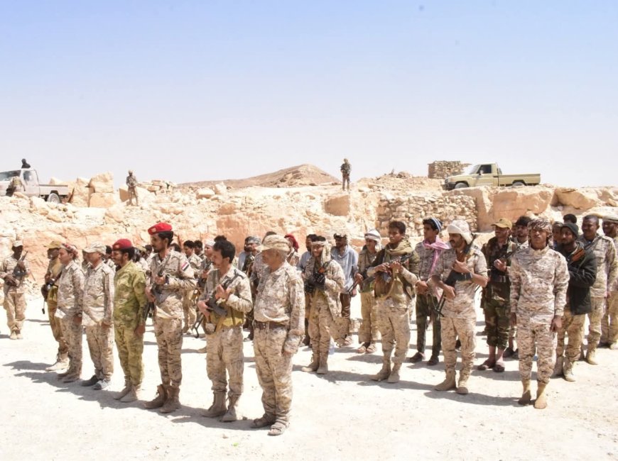 الجوف.. قائد المنطقة العسكرية السادسة يزور قطاع العلم ويؤكد على الجاهزية