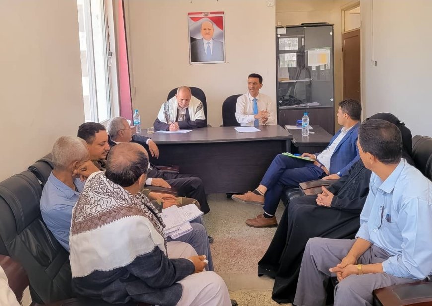 وكيل أول محافظة تعز يفقد أوضاع واحتياجات مديرية القاهرة