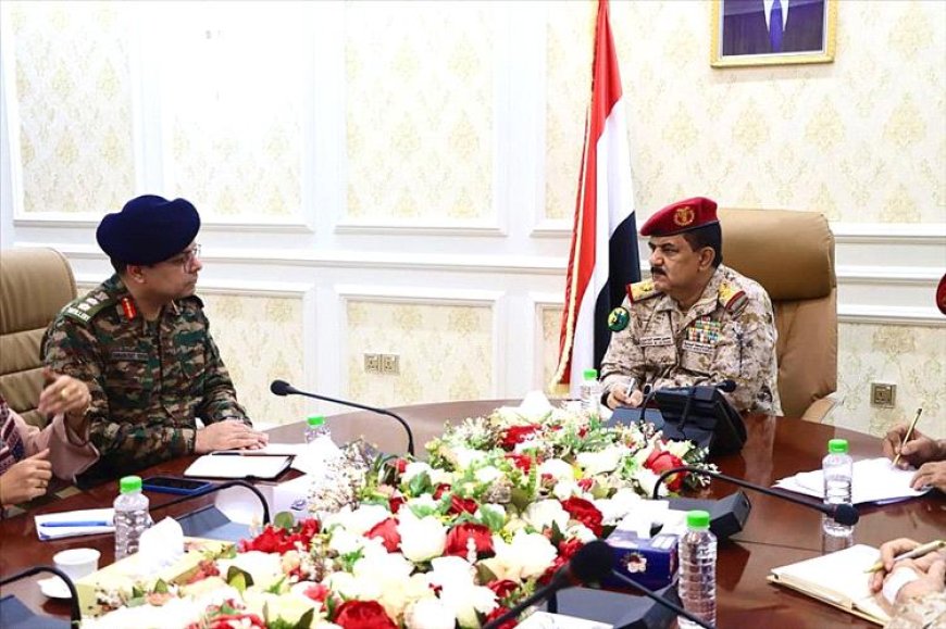 وزير الدفاع يبحث مع الملحق العسكري الهندي تعزيز التعاون المشترك