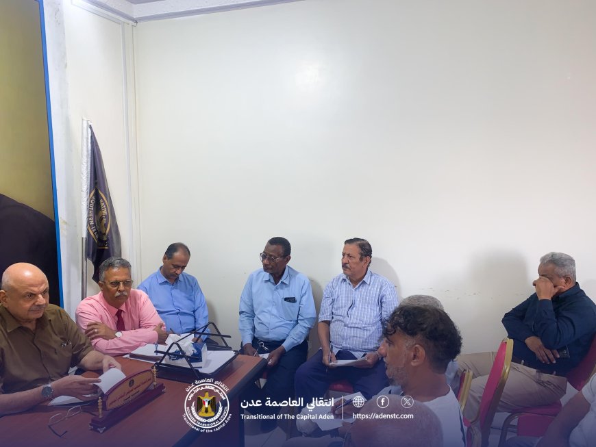 بحضور فريق الرقابة والتوجيه الرئاسي.. تنفيذية انتقالي صيرة تعقد اجتماعاً استثنائياً