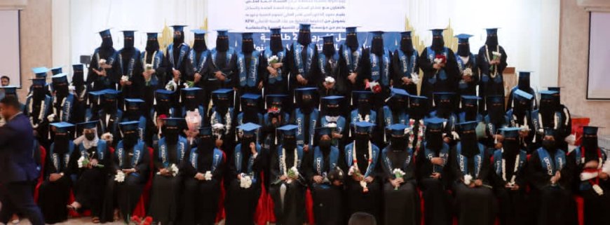 برعاية الوزير بحيبح والوكيل الشبحي.. معهد د. أمين ناشر يحتفل بتخريج 207 قابلات بعد ثلاث سنوات من التدريب في عدن