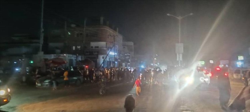 عاجل | احتجاجات وقطع طرقات في الممدارة بعدن