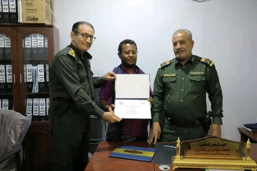 رئاسة مصلحة الأحوال المدنية تكرم قائد نقطة مصنع الحديد لضبطه وثائق مزورة