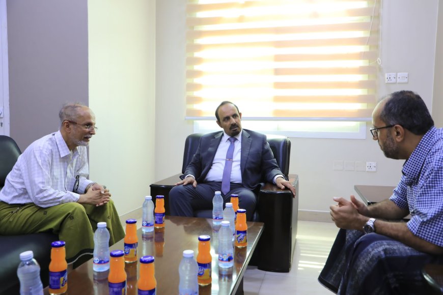 محافظ حضرموت الأستاذ مبخوت بن ماضي يبحث مع رئيس الغرفة التجارية الأوضاع التموينية وسبل تعزيز الاستثمار للدفع بعجلة التنمية