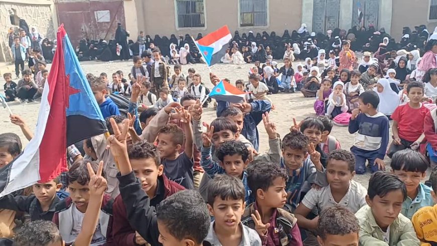 روضة الوعرة الرباط بمديرية الضالع تنظم فعالية احتفالية بعيد أكتوبر ونوفمبر