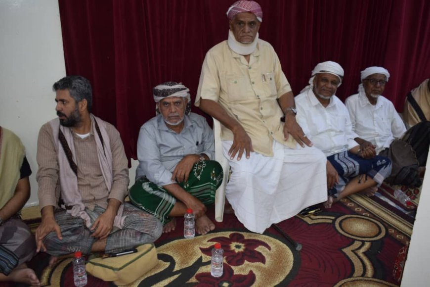 وفد الهيئة الحضرمية لإصلاح ذات البين يقدم واجب العزاء لأسرة آل العوبثاني في وفاة ابنهم الشاب عوض