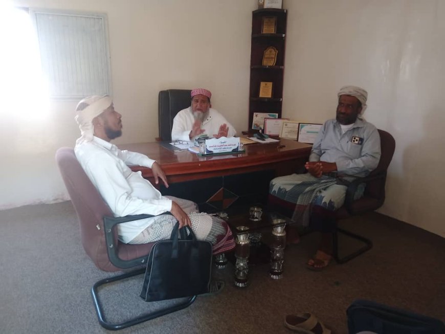 مدير عام مكتب الأوقاف والإرشاد بأبين يلتقي المدرسين بإصلاحية السجن المركزي بعد عودتهم من أداء العمرة