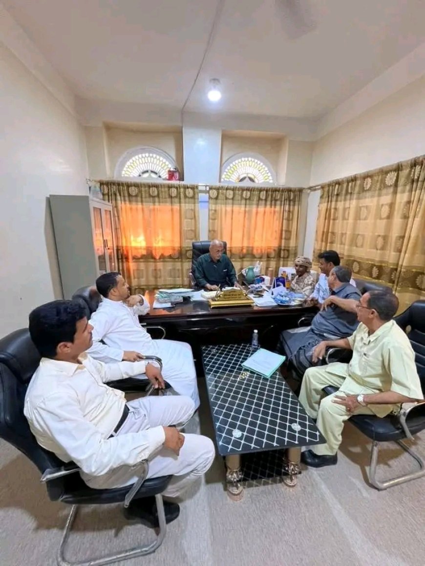 رئيس نيابة ساحل حضرموت يزور نيابتي الشحر وغيل باوزير للاطمئنان على سير العمل القضائي