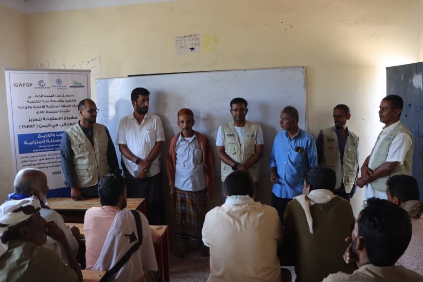 المغربي يُدشّن مشروع تدريب وتوزيع مدخلات البستنه المنزليه في مديرية الملاح