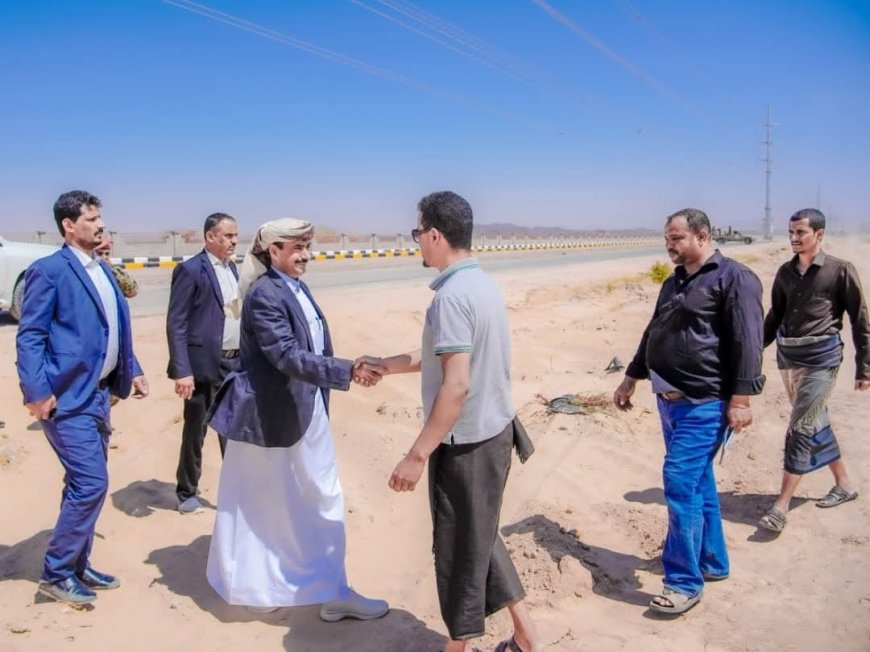 المحافظ بن الوزير يتفقد مستوى الإنجاز في مشروع تأهيل المدخل الغربي لمدينة عتق