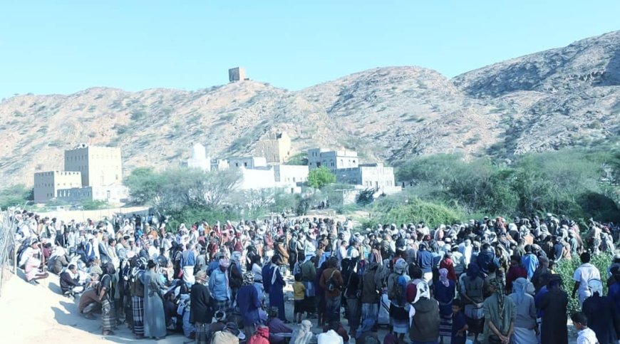 تشييع جنائزي مهيب بالمحفد للشاعر الشعبي مهدي بن احمد السعيدي الكازمي