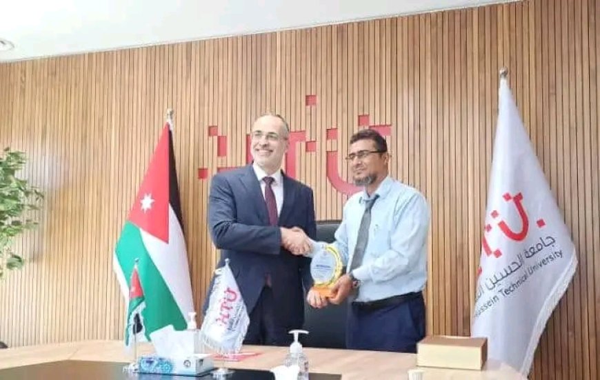كلية المجتمع بسيئون تكرّم رئيس جامعة الحسين التقنية تقديرًا لدعمه وتعاونه الأكاديمي