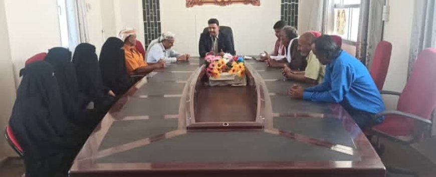 مكتب الصناعة والتجارة بأبين يعقد لقاءً موسعاً مع مديري الفروع بالمديريات ومديري الإدارات بالمكتب