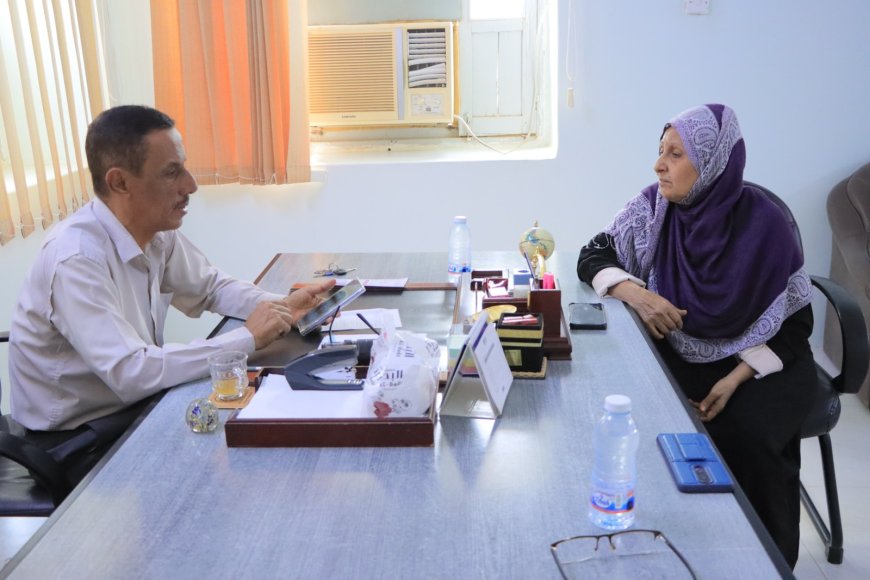 الدكتور العمودي يلتقي بالمشرف المركزي على برنامج التحصين الموسع بوزارة الصحة بسيئون