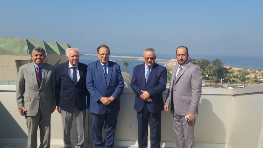 الرئيس علي ناصر محمد يحضر ندوة "جواهر الجواهري.. إبحار في عالم الجواهري" في مكتبة الإسكندرية