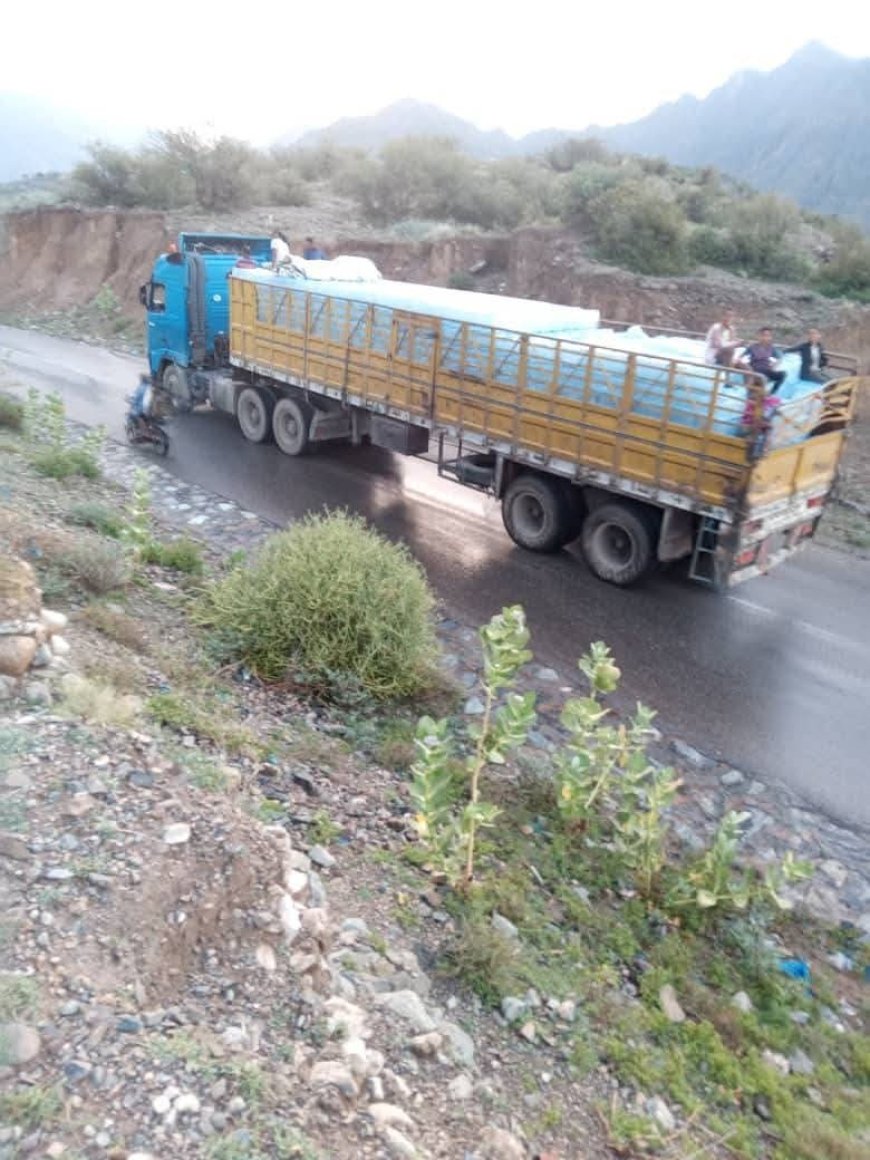 أبناء مديرية سامع  يتهمون المليشيا باستغلال طريقهم في تهريب مواد خطيرة