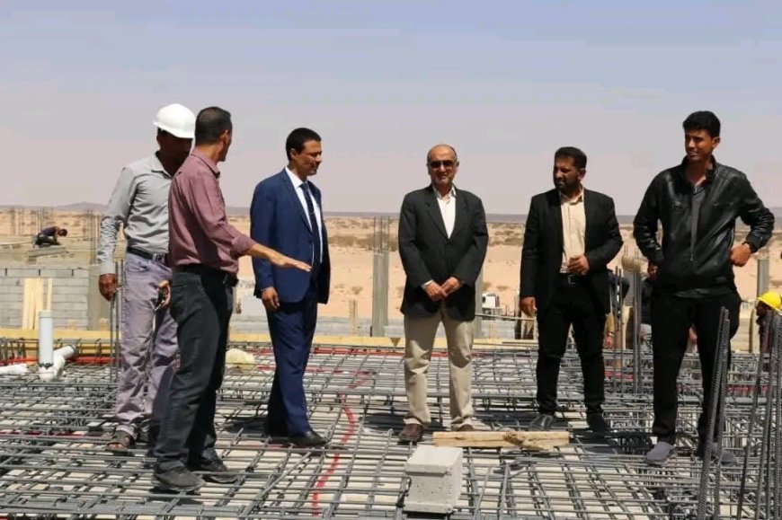 رئيس جامعة شبوة ونوابه يتفقدون سير العمل في مشروع كلية الطب بالحرم الجامعي الجديد