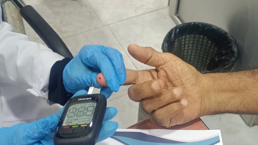 نظمته عيادات معاك الدولية:   إختتام فعاليات المخيم الطبي المجاني لأمراض الضغط والسكري بنجاح كبير 