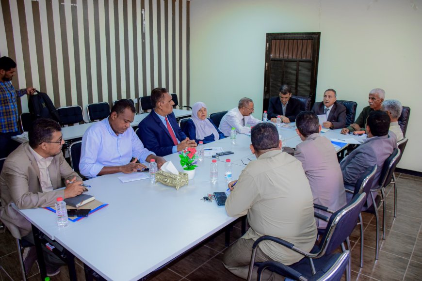 رئيس جامعة عدن يلتقي عمداء الكليات الموقعة على اتفاقيات الاعتماد الأكاديمي لمتابعة تنفيذ معايير الجودة