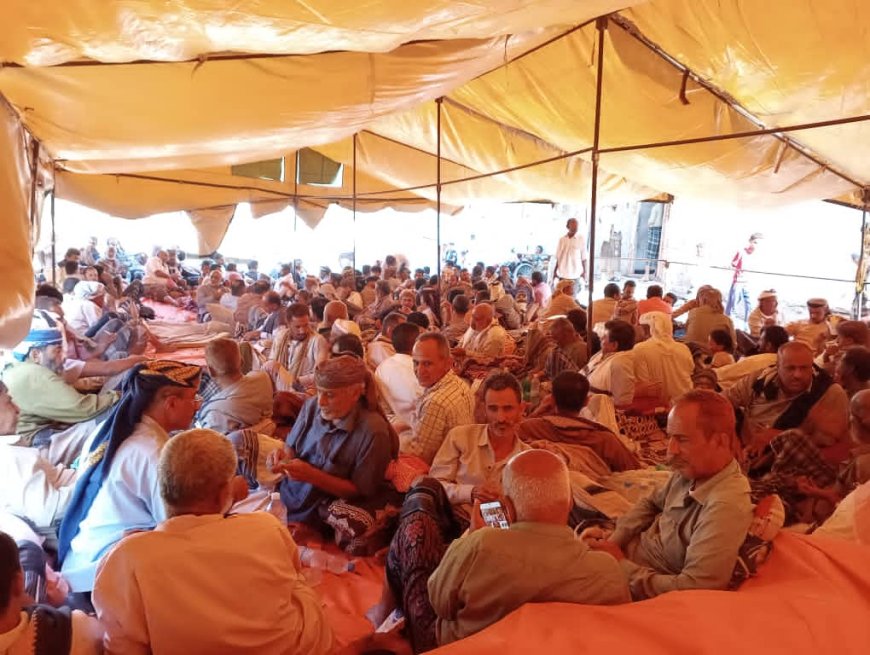 في مجلس العزاء الذي حضره قيادت ومسؤولين وشخصيات اعتبارية...الشيخ علي حسين الحوشبي: الفقيد القاضي خالد محسن علي الحوشبي عاش نبراسا وعلما يقتدى به وكرس حياته لخدمة الوطن