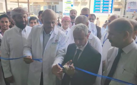 الوكيل الشبحي يدشن المخيم الطبي الجراحي المجاني الثالث في مستشفى عدن التعاوني الخيري بالعاصمة عدن 