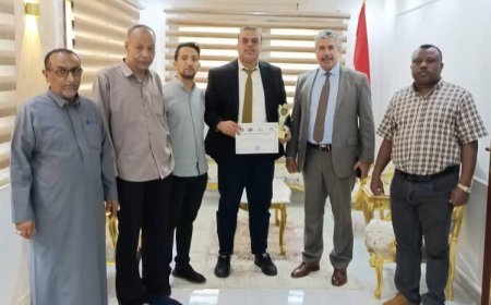 السفير اليمني بالقاهرة يستقبل المهندس ماجد يادين الفائز بالمركز الثاني في جائزة الشباب العربي للتنمية المتكاملة