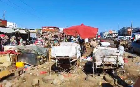 قوبل بإشادة واسعة من قبل المواطنين .. إزالة البناء والظواهر العشوائية مقابل سوق قات الممدارة