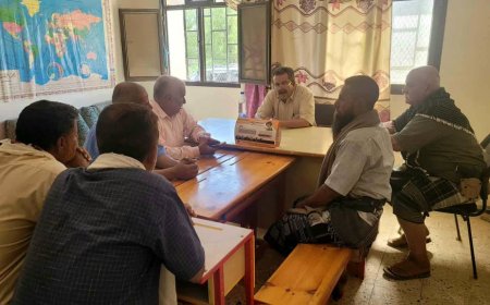 أبين..لقاء تربوي بلودر لمناقشة اضراب المعلمين، وسير العملية التعليمية وانتظامها