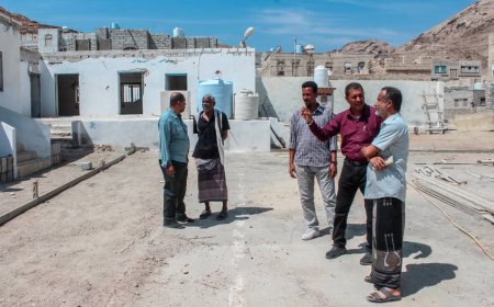 مدير عام بروم ميفع يتفقد مشروع منشأة نصر بروم الرياضي الذي تنفذه مؤسسة يسلم المحمدي