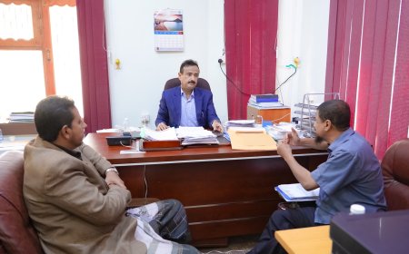 المحافظ بن الوزير يستعرض مع إدارة جمعية رعاية المعاقين التصاميم والدراسات الفنية لمبنى الجمعية