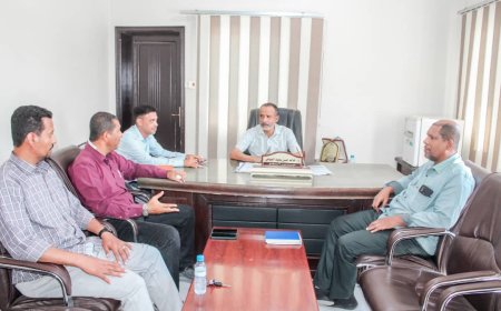 مدير عام بروم ميفع يناقش مع مديري "هيئة الأراضي" و"الأشغال العامة" بالمديرية عدد من القضايا والمستجدات