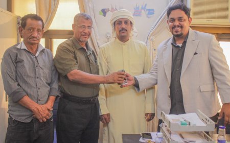 اجراء دور الاستلام والتسليم بين المديرين السلف والخلف لمكتب الصحة العامة والسكان ومستشفى شبام العام بالمديرية