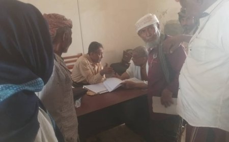 وكيل محافظة أبين جرفوش يزور مكتب رعاية أسر الشهداء ويشيد بإنجازاته